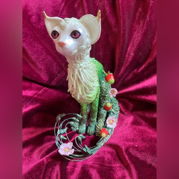 Figurine Cat sculpture strawberry Statue Art Collectible handmade Artettina USA - Picture 1 of 14